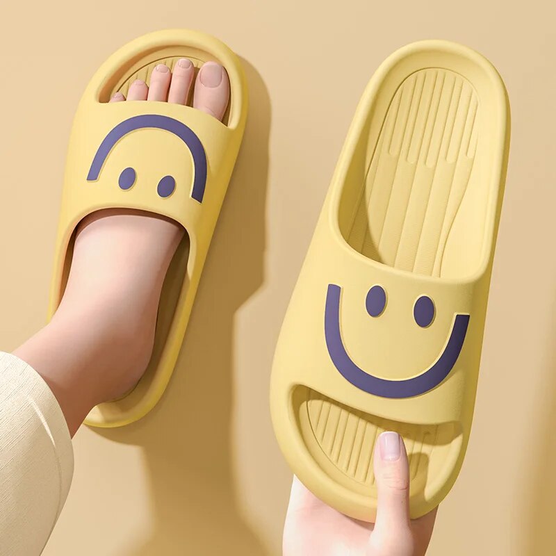 Smiley Face Cloud Slippers Wom - Mule Slip On 评论和价格